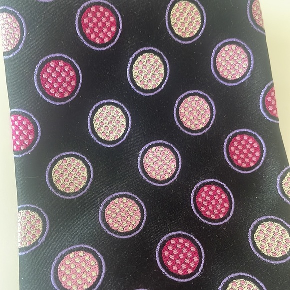 BCBG Handsewn Silk Navy and Pink Men’s Necktie - Picture 3 of 8